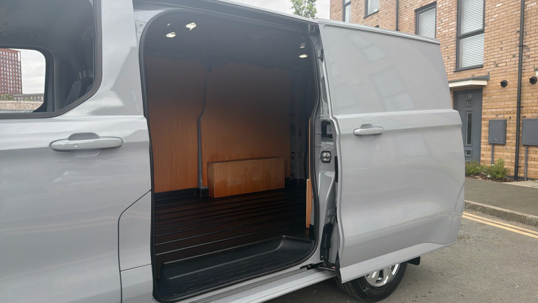 Ford Transit Custom E-320 L1 Rwd 100kW 65kWh H1 Van Limited Auto